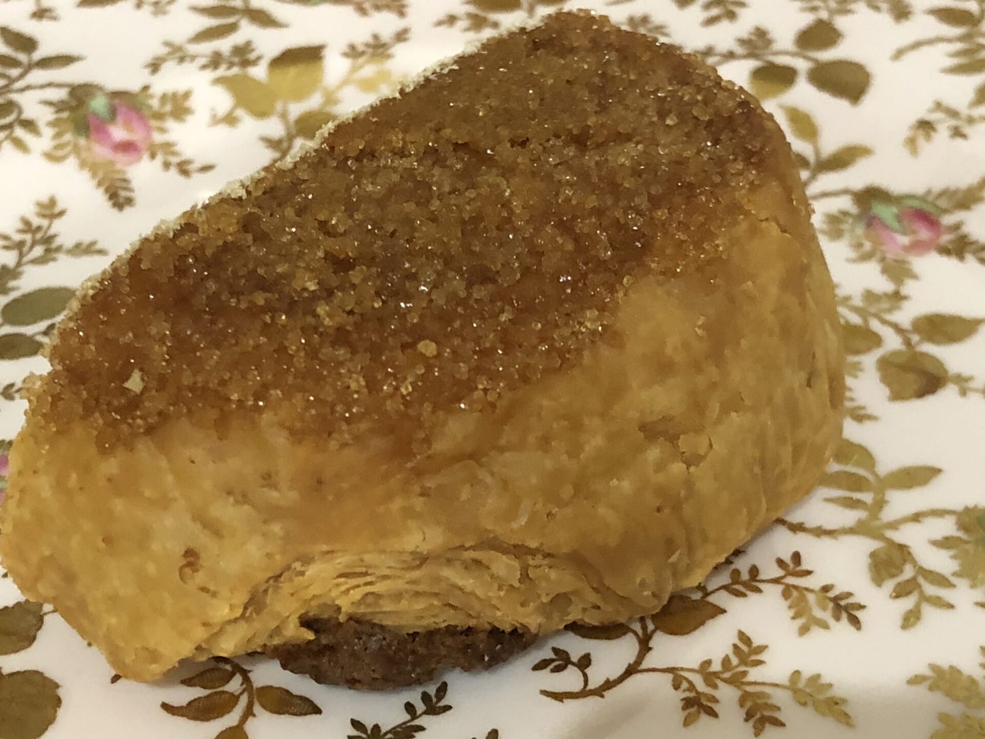 シヅカ洋菓子店　マロンパイ☆パリパリ、ザクザクのキャラメリゼとやさしい甘さのクリーム、渋皮煮の栗がおいしい♡